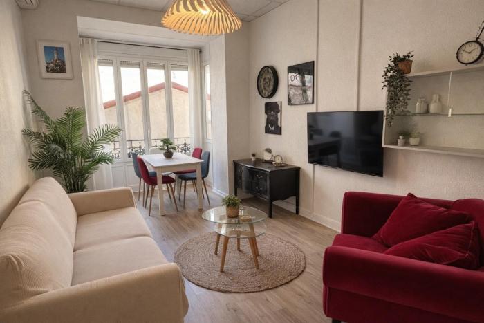 Beautiful spacious air conditioned apartment - center