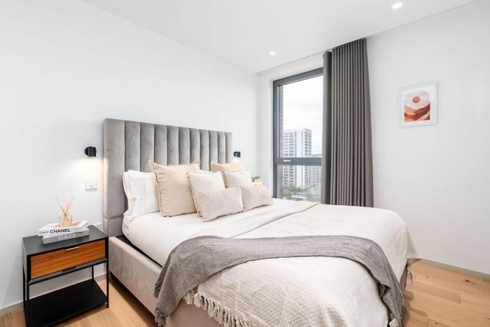 Modern Kings Cross 2BR, Steps to Coal Drops Yard, 10 min walk to Train Station