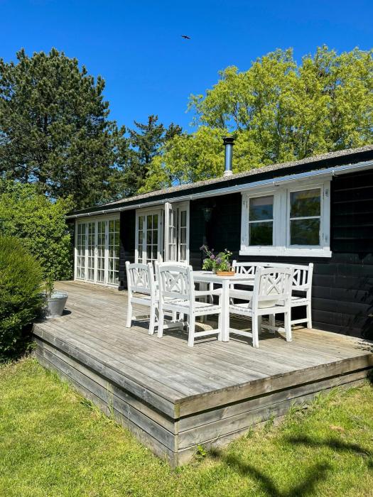 Classic Summerhouse With Sea Glimpse Near Tisvilde