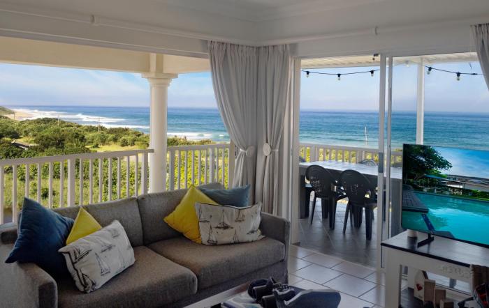 Beachfront Apartment with Panoramic Ocean Views, Banana Beach Sleeps 6 with Space for 2 More At 3 Umzumbe