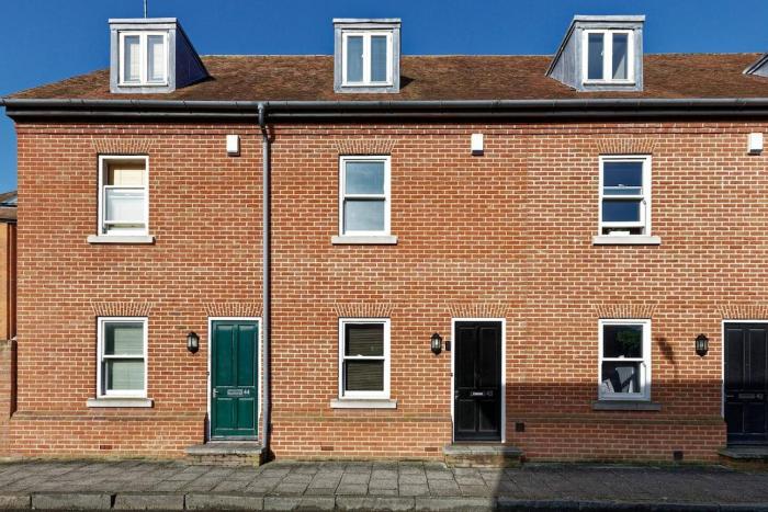 Spacious City Centre Townhouse - sleeps 8!