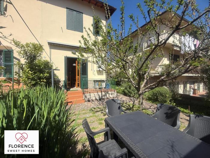 Bellissimo terratetto con giardino e posto auto by Florence Sweet Homes