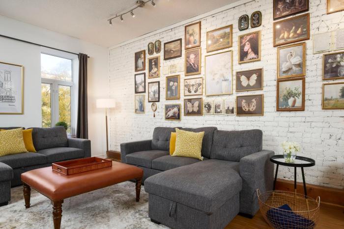 Dreamy Bright 3BR Plateau Loft with AC