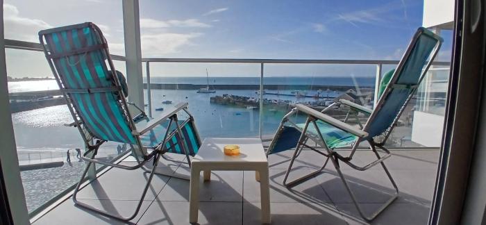 Studio lumineux avec balcon vue mer exceptionnelle