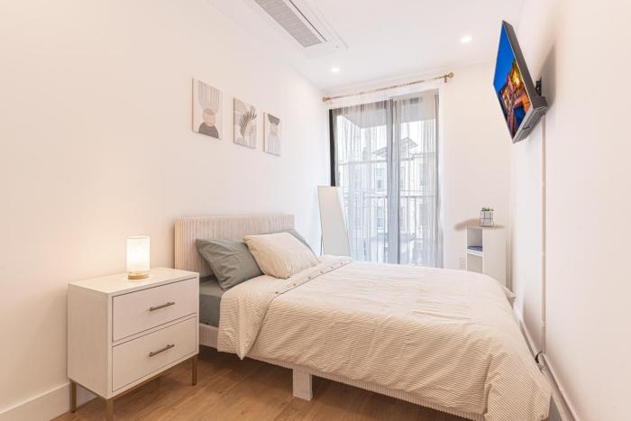 Brooklyn 2BR Unit with 2 Baths, Workspace & Laundry