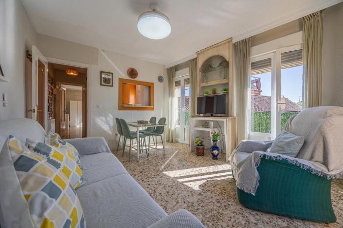 Cozy Retreat with Patio Steps from Alcázar