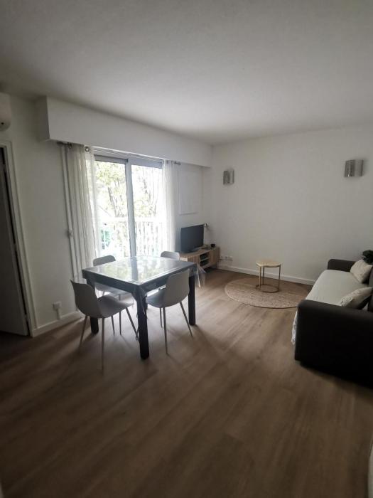 Appartement privé à 50 m de la mer, résidence avec piscine