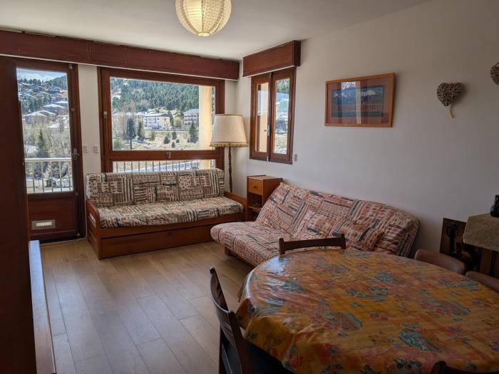 Appartement T2 avec balcon sud et parking privé - FR-1-593-9