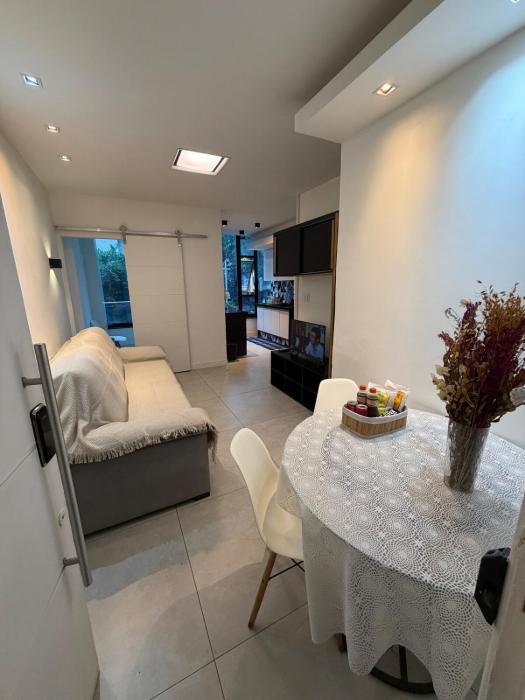 Apartment 1 min from Copacabana Beach!