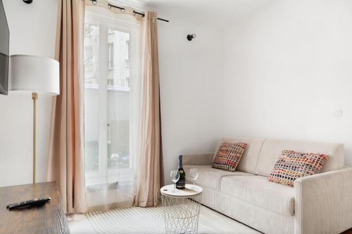 586 Duquesne Charming Apartment in Paris 7th