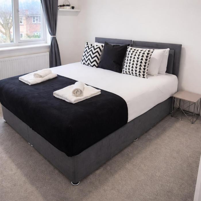 3 Bedroom Family Home with Drive & Garden near South Wimbledon