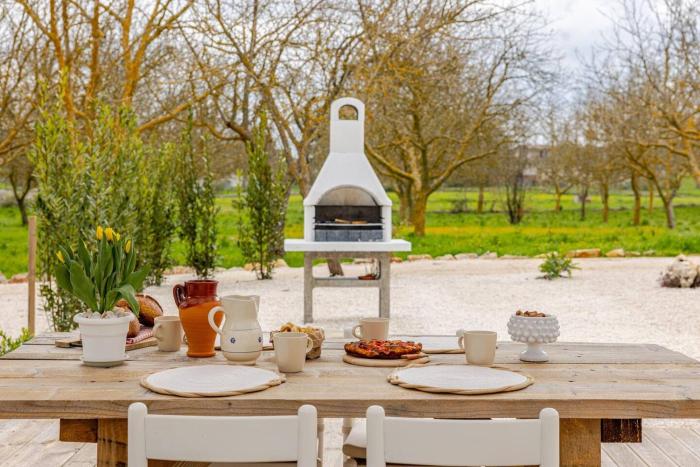 Trulli Sereni with large relaxing garden