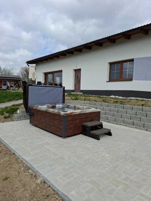 apartmany pod letištem s vířivkou
