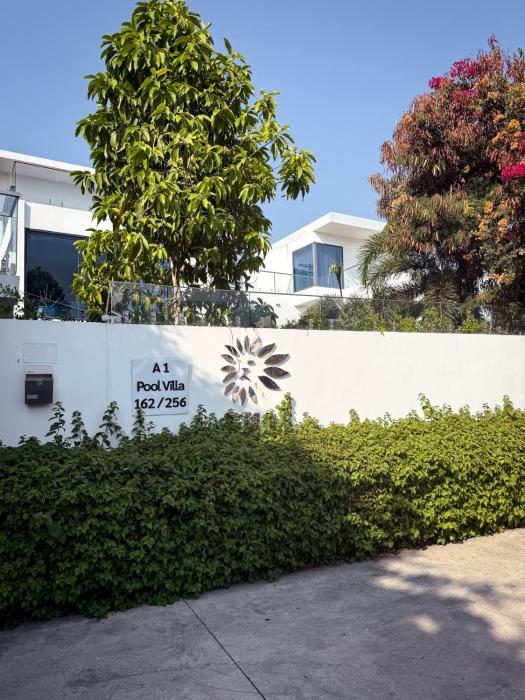 Luxury 6 Bedroom Private Pool Villa in Palm Springs Pattaya