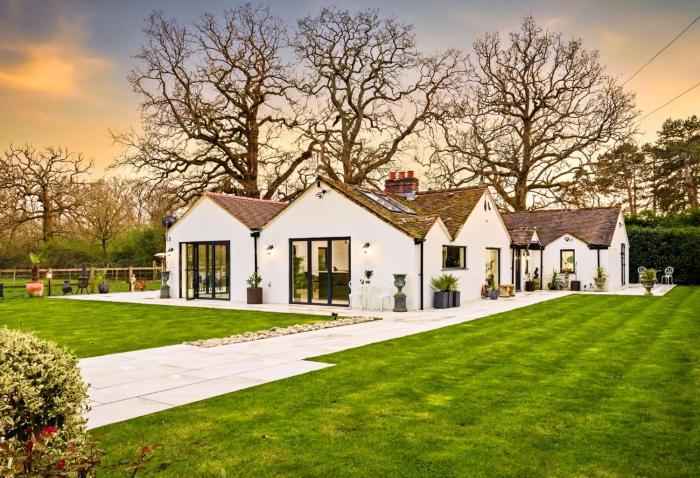 Ascot Racecourse Windsor Castle and Legoland Luxury Countryside Retreat Just Steps from Royal Ascot Racecourse only 10 mins from Windsor Castle and 5 mins from Legoland Windsor Resort