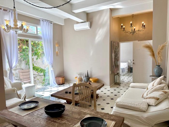 Calamari Homes - Centenario 304 - Walled City