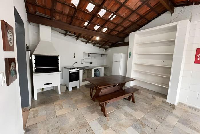 Casa 150m da Praia das Toninhas C Churrasqueira