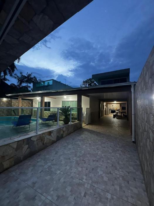 Casa Completa com Piscina em Matinhos