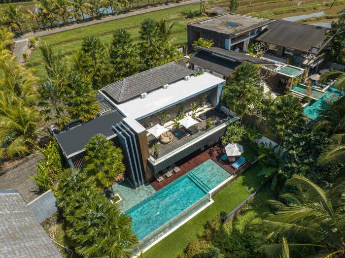 Villa Sandro - 3BR Escape, Lush Jungle Views & Pool