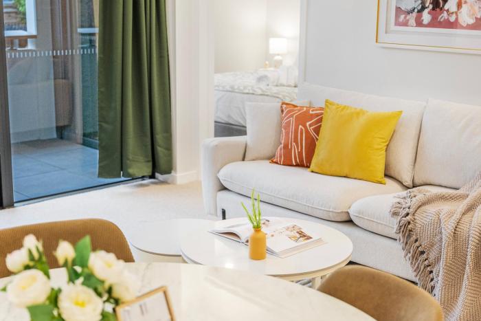 Dickson Stylish 2BR Apt Near ANU w Parking n Gym