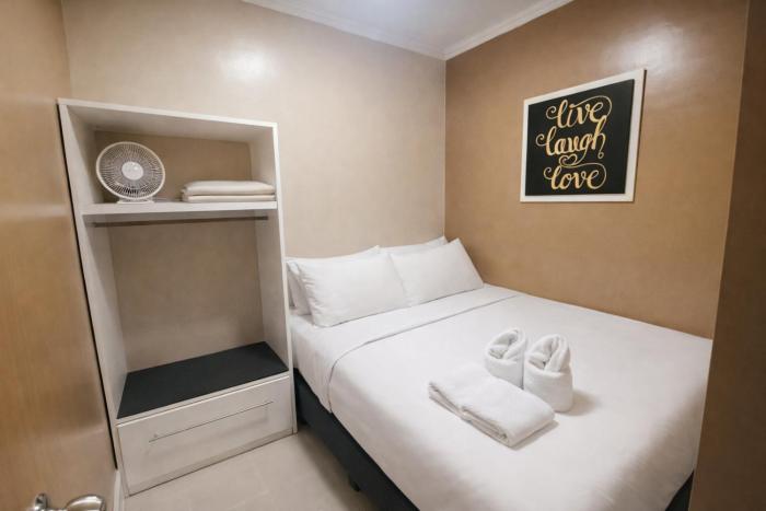 1BR Fully Furnished Condo Across Moa-Shore 3