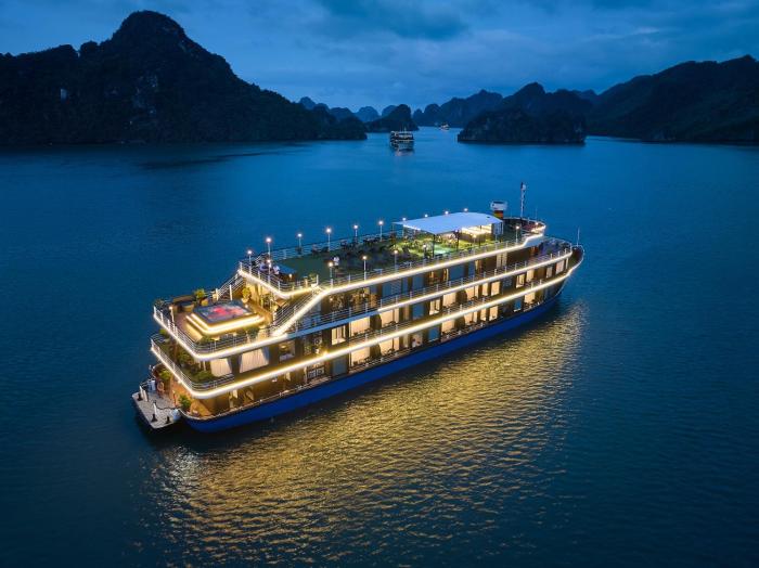La Casta Regal Premium Lan Ha Bay Cruise, Private Luxury Balcony and Bathtub Suites Experience