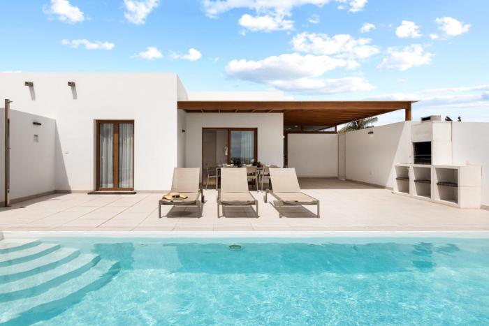 Villa Los Altos Naira 3A by Escape Home