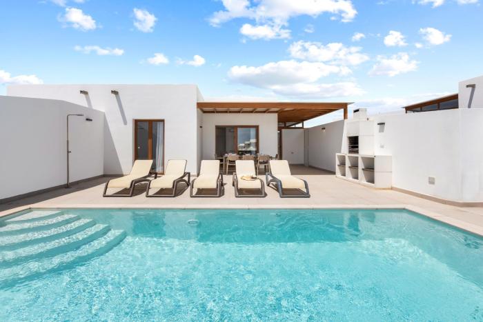 Villa Los Altos Famara 11A by Escape Home