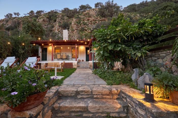 Yiamas Seaside Cottage in Paliokastro near Heraklion City