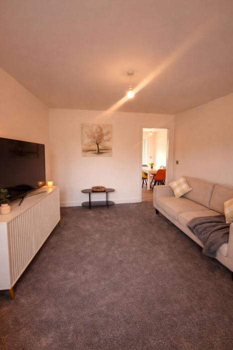 Bright & Spacious 3-Bed Rotherham Home Ideal for Families or Contractors