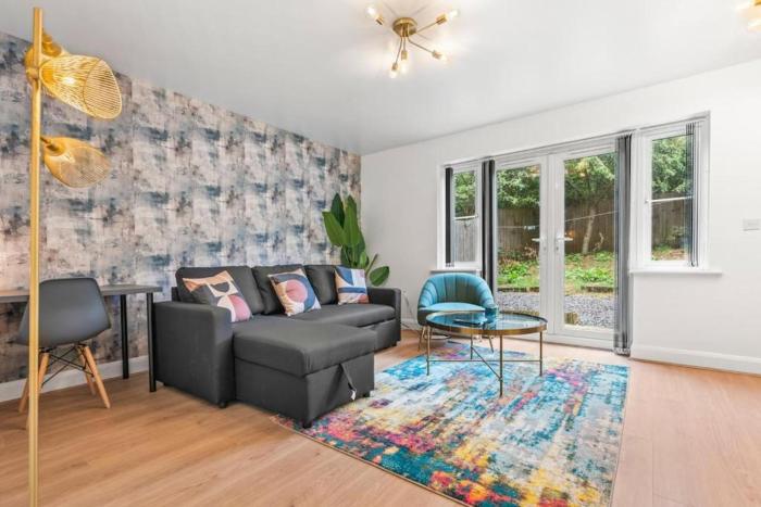 Cozy Work-ready Home with Netflix in Brierley Hill, Comfort for Business & Leisure