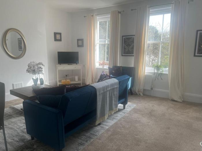 Brand New 1BR Near River Thames