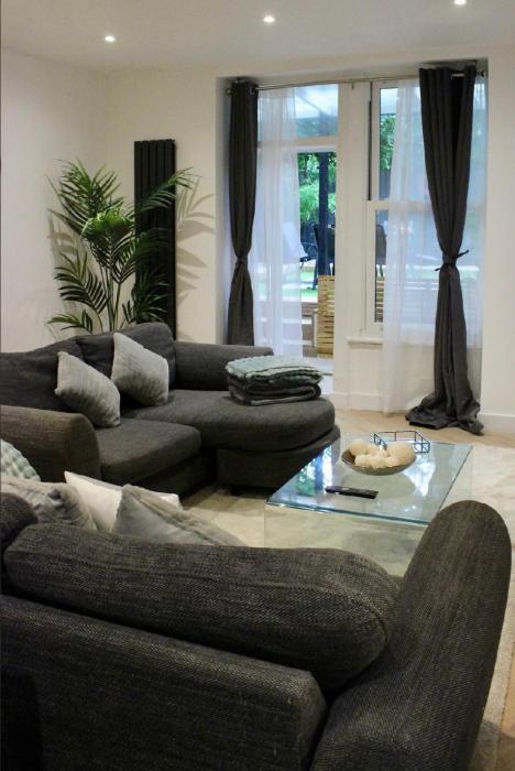 Premium 3 Bedroom with Garden Hot Tub Sleeps 8
