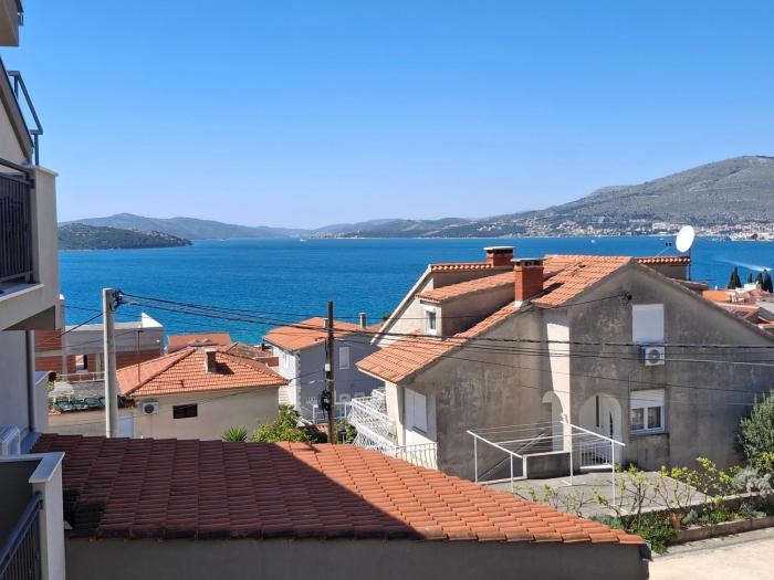 Sea view Apartment Okrug Gornji near Copacabana Beach