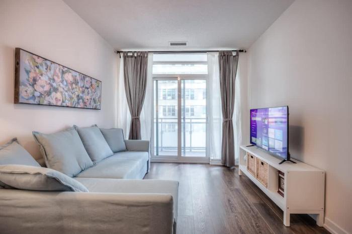 Modern 2BR Condo in Midtown Toronto with Balcony
