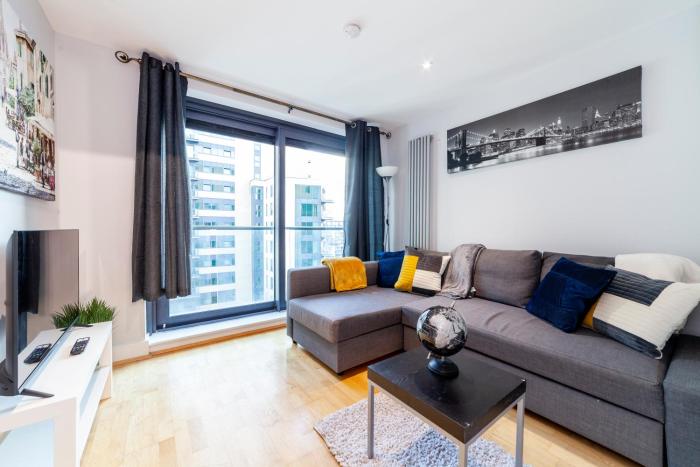 Comfy 2BR flat w balcony in Canary wharf
