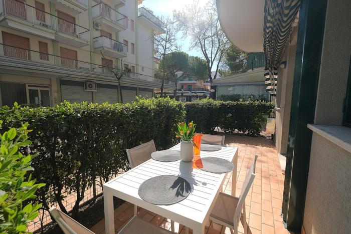 Trilocale piano terra con doppi servizi Piazza Aurora 100m dal mare - Family Apartment