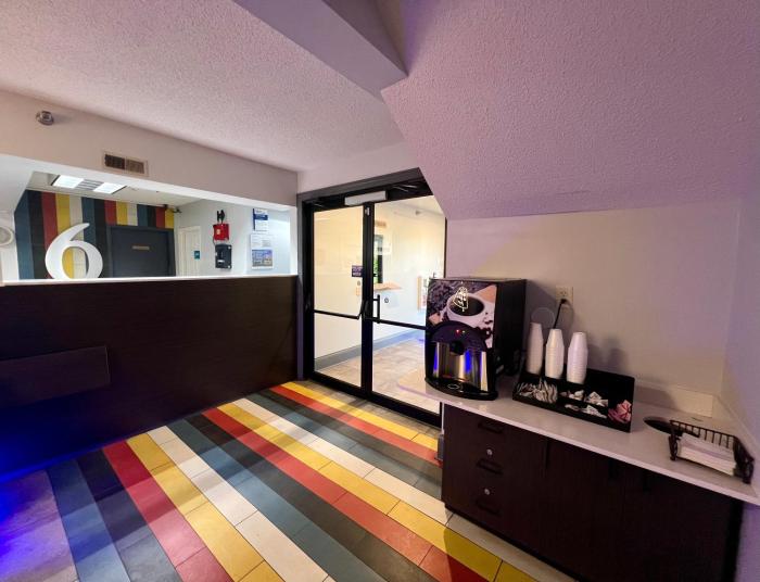 Motel 6 Jeffersonville, IN