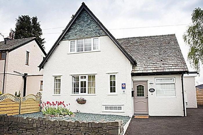 River Cottage, Keswick luxurious cottage with garden overlooking the River Greta