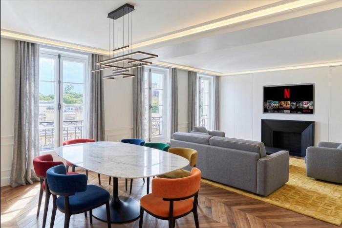 2BR Avenue Matignon Champs Elysees