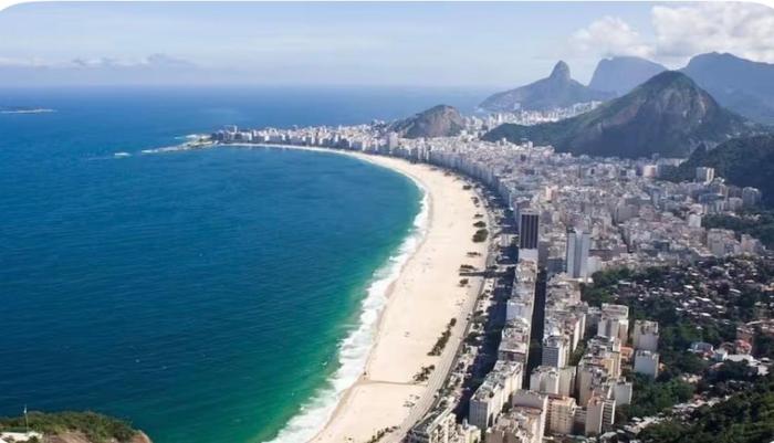 Praia-Copacabana-Mar-Férias