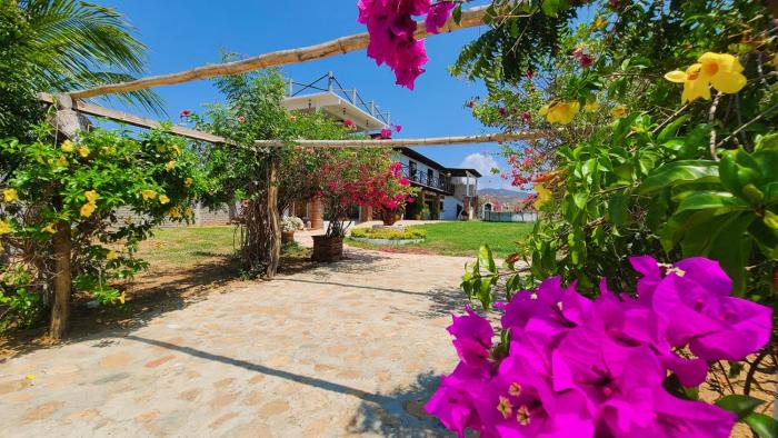 Casa Bugambilia