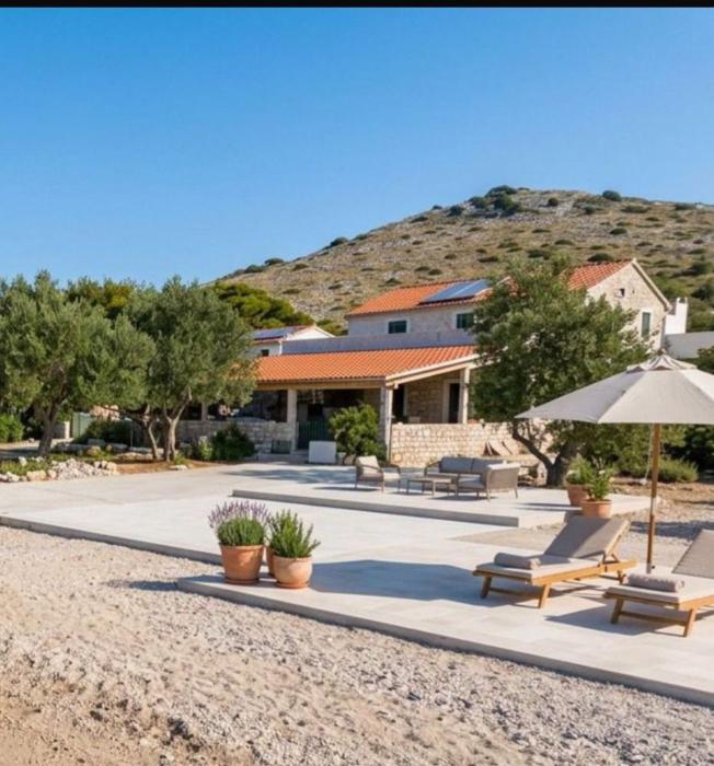Seafront Villa in Kornati Private Terrace and Direct Beach Access