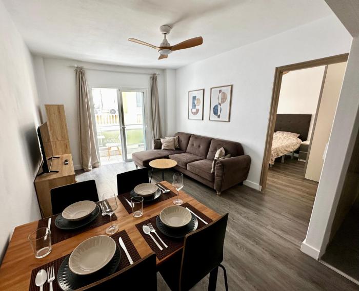 Great 2BR Apartment with 4 min walk everywhere