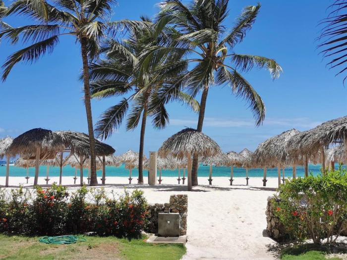 DUCASSI Suites ROOMS Hotel BEACH Playa Bavaro WiFi Parking ROOFTOP POOL & SPA