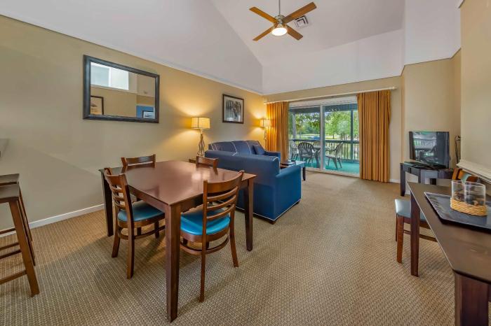 Lakefront Condo with Indoor Pool Hot Tub & Resort Access