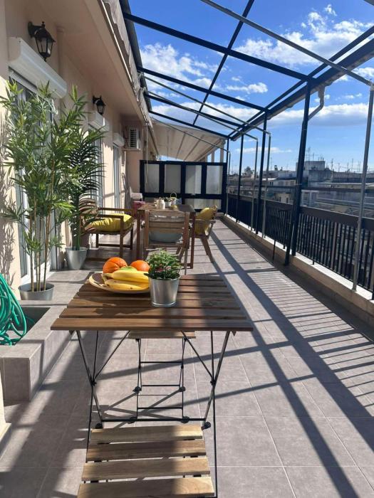 Spacious Family Apartment with Large Terrace - Quiet City Center Stay