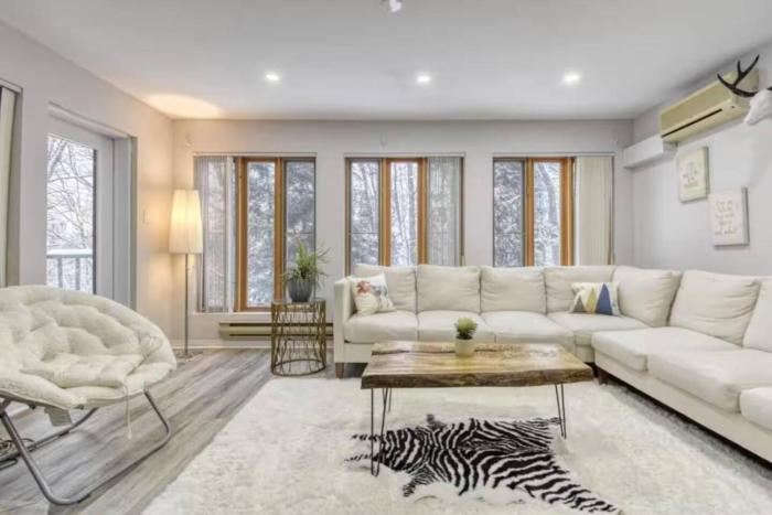 NEW! Cozy Forest Getaway w Billiard & Fireplace