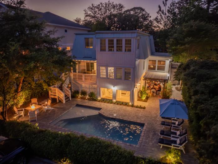 6 BR near Beach - Private Pool - Fenced In w Pets