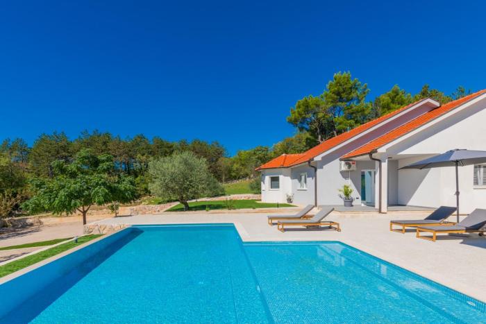 Villa Green Escape: Your Serene Family Getaway Awaits
